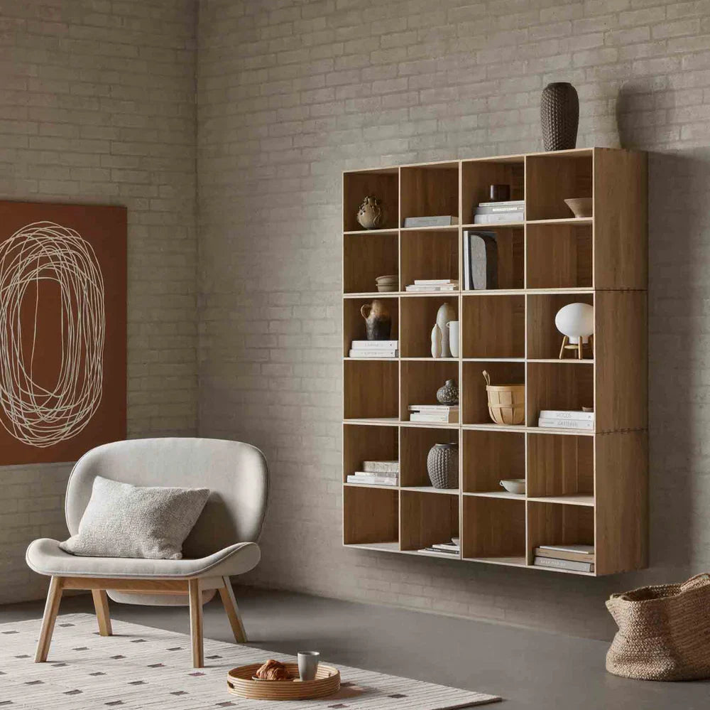 B98 Bookcase