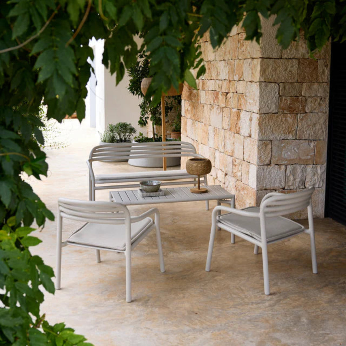 Cane-line Bliss Lounge Chair, Stackable in Sand, aluminum