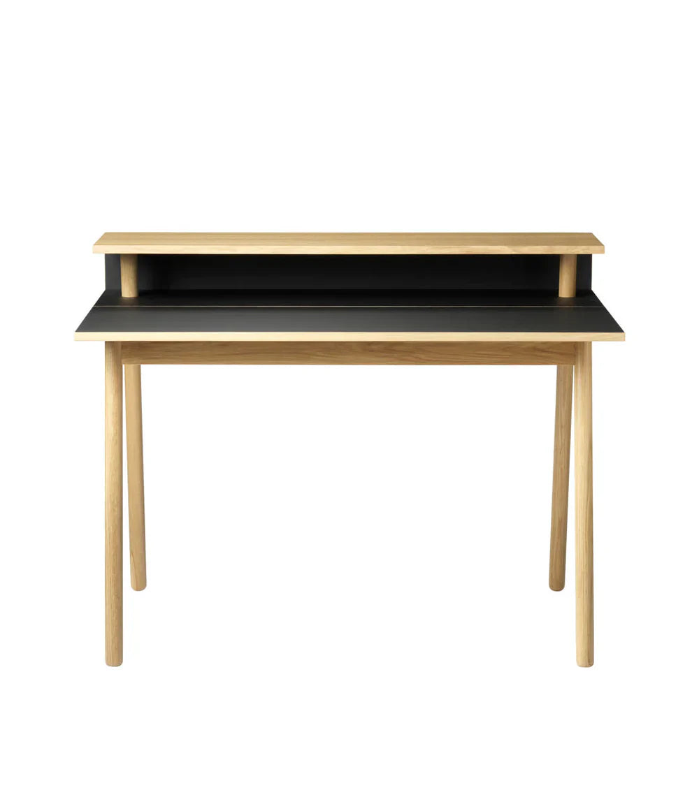 FDB Møbler Nørrebro Desk in solid oak (nero)
