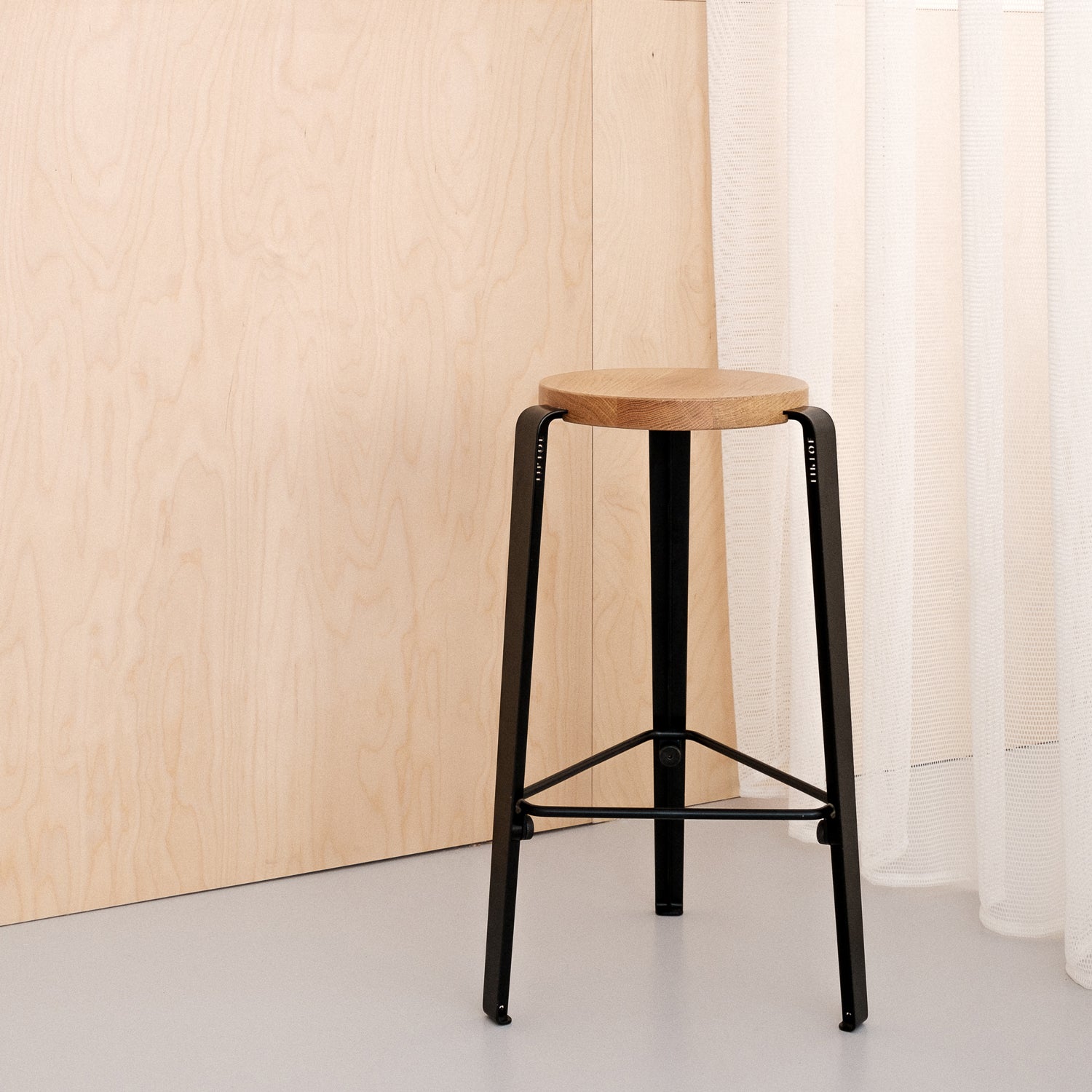 Tiptoe LOU Bar Stool