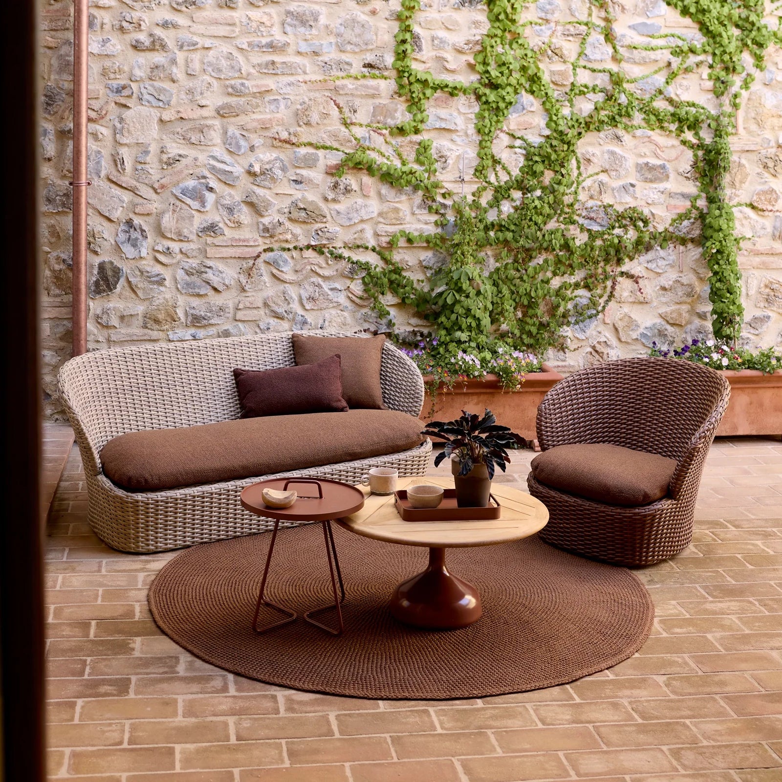 Coast Lounge Chair with Swivel