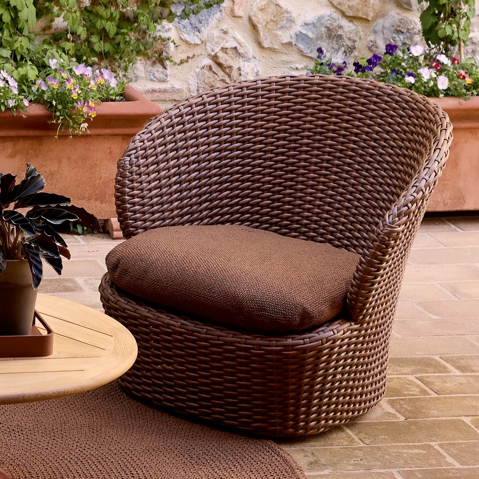 Coast Lounge Chair with Swivel