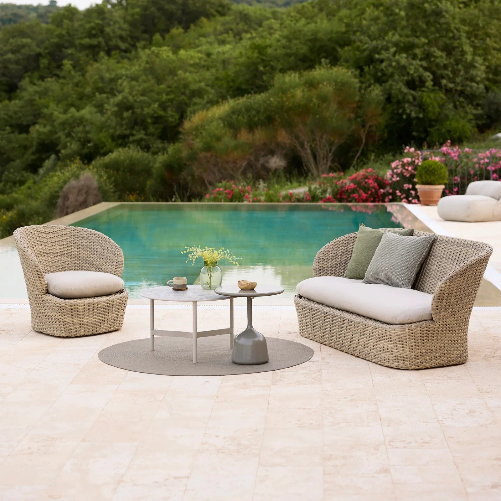 Coast Lounge Chair with Swivel
