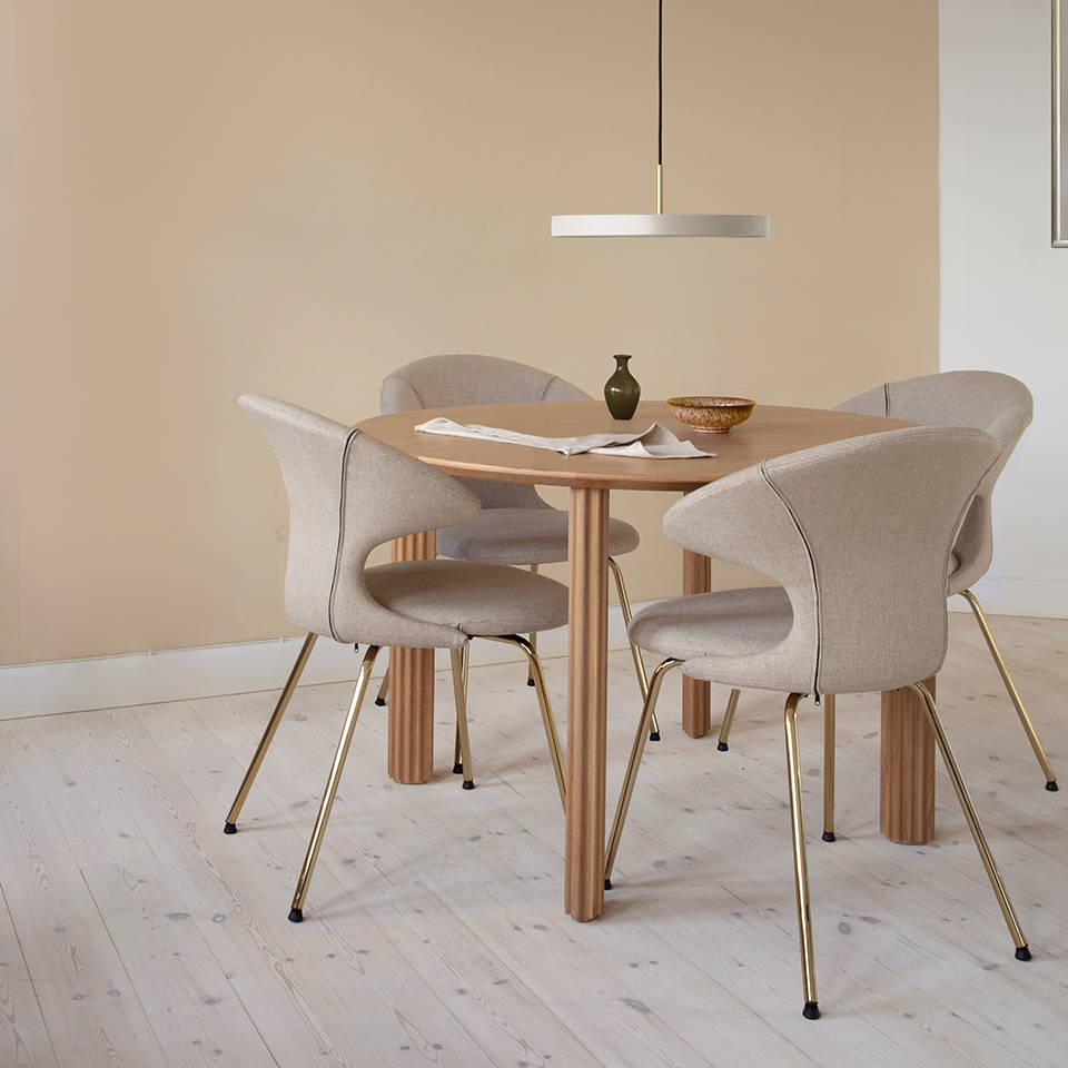 UMAGE Comfort Circle Dining Table