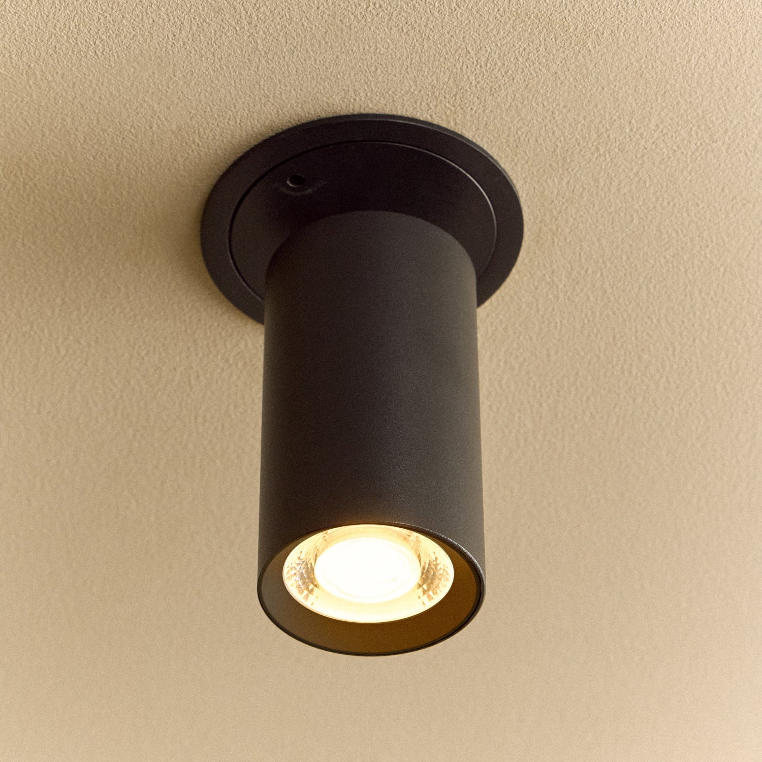 Core Recessed Spotlight in Black, close-up detail 1