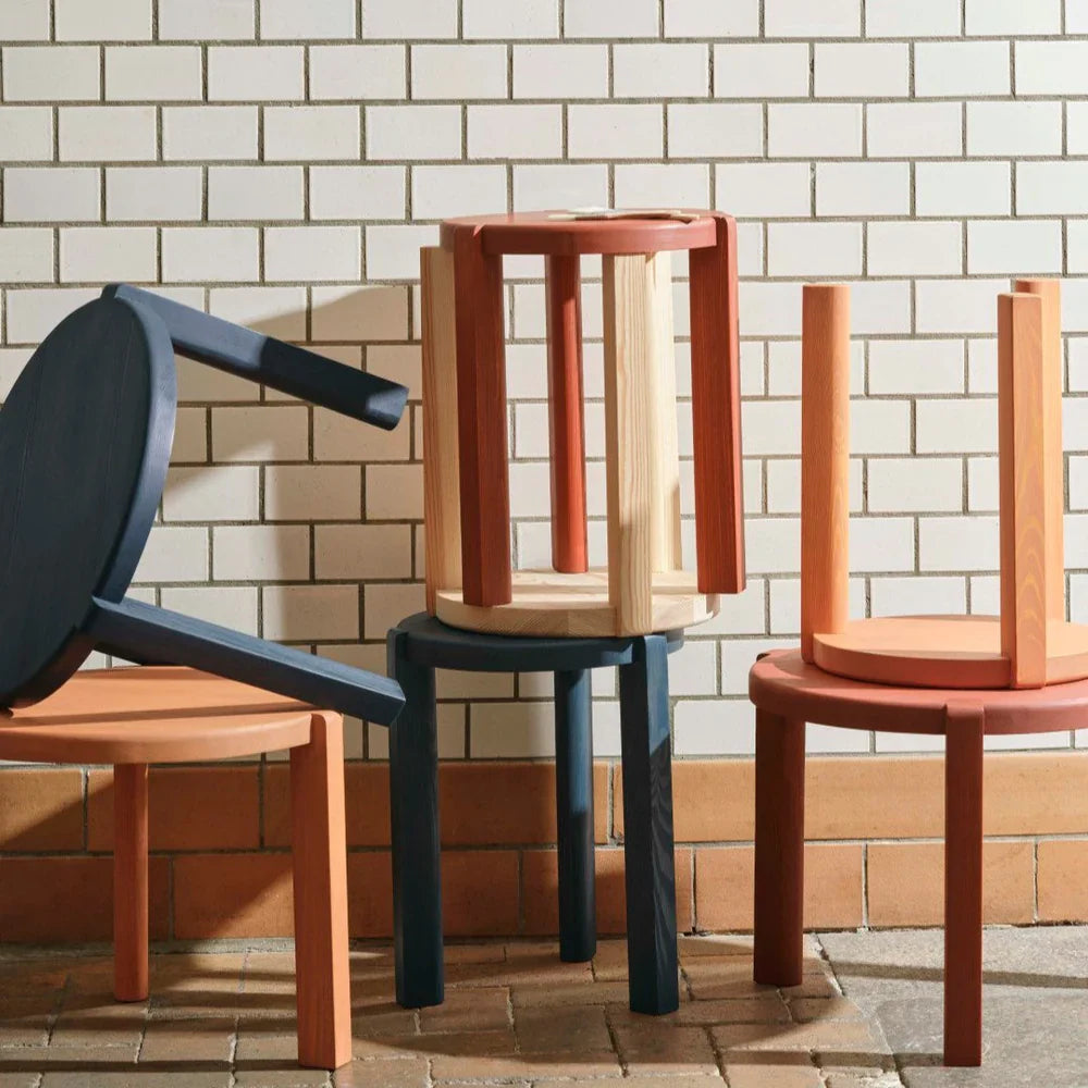 FDB Møbler Ragnesminde Sidetable in solid pine (carmine red), designed by Katrine Sander