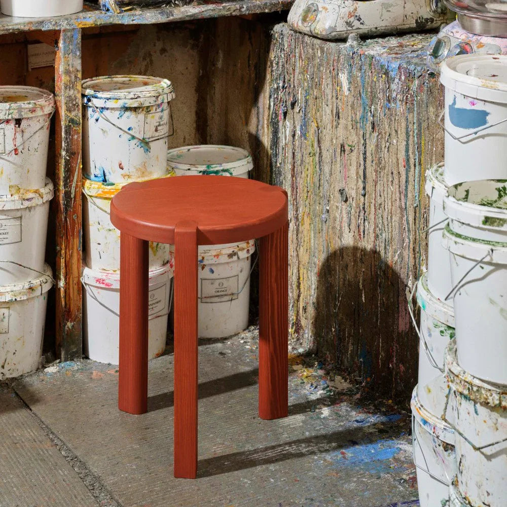 FDB Møbler Ragnesminde Sidetable in solid pine (carmine red), designed by Katrine Sander