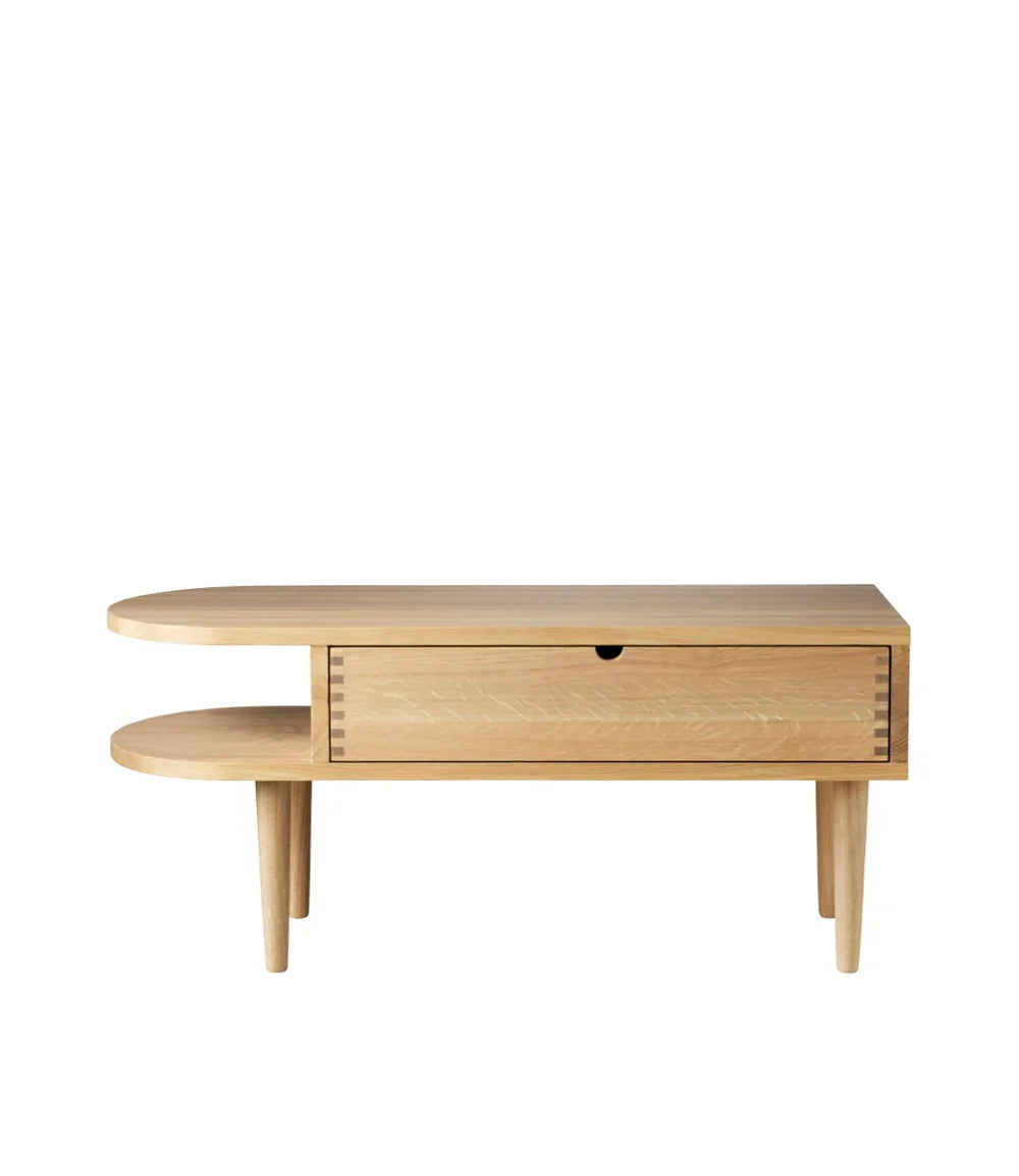 FDB Møbler Radius Bench, small in solid oak (black)