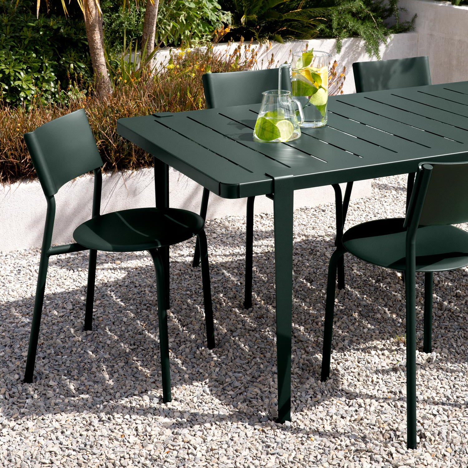 Tiptoe MIDI SSDr Outdoor Chair lifestyle photograph