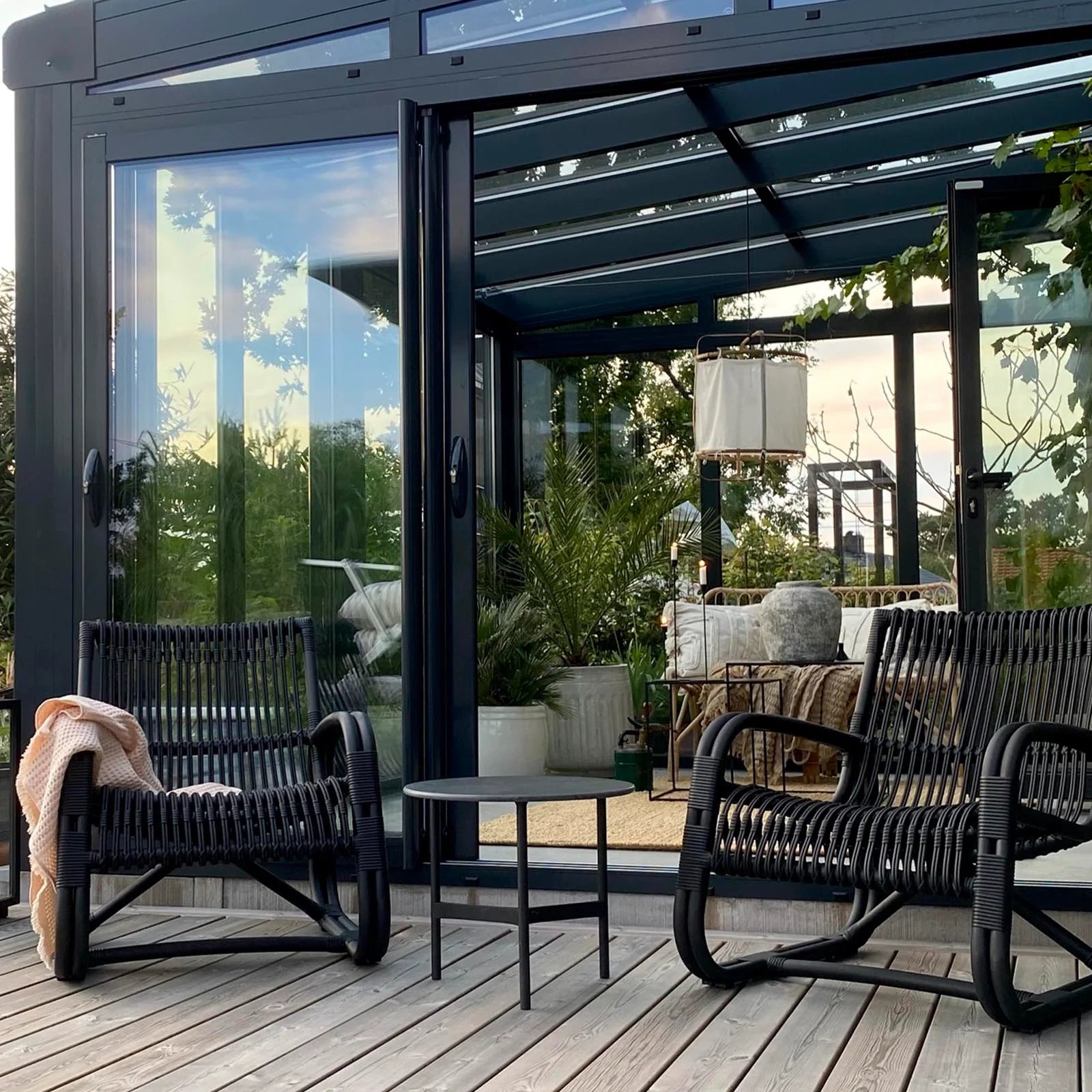 Curve Outdoor Lounge Chair