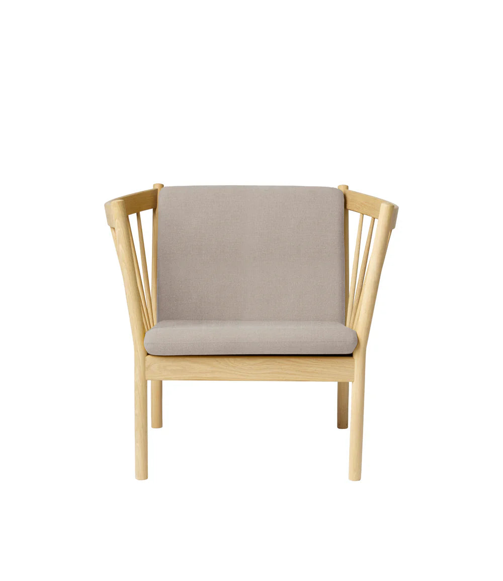 FDB Møbler Armchair in solid oak (beige), designed by Ole Jørgensen