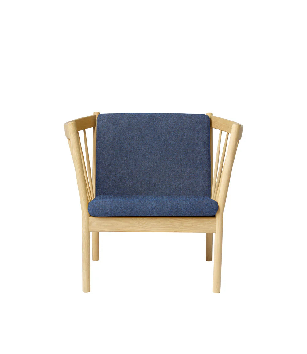 FDB Møbler Armchair in solid oak (dark blue), designed by Ole Jørgensen