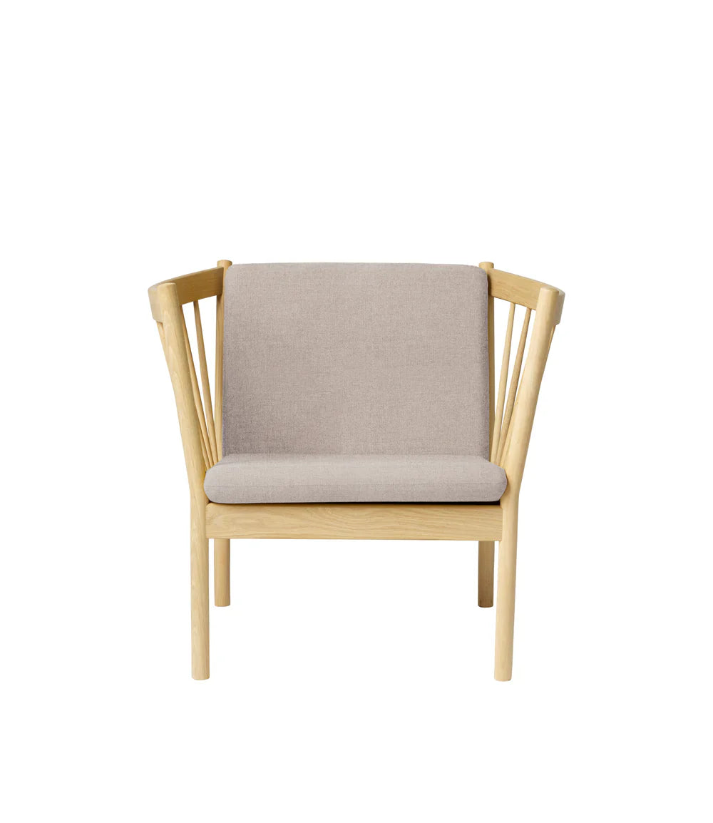 FDB Møbler Armchair in solid oak (light grey), designed by Ole Jørgensen