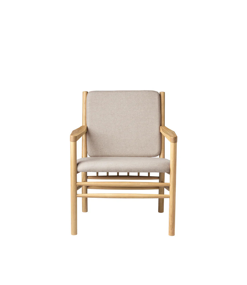 FDB Møbler Armchair in solid oak (beige), designed by Ole Jørgensen