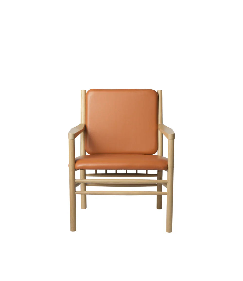 FDB Møbler Armchair in solid oak (cognac), designed by Ole Jørgensen