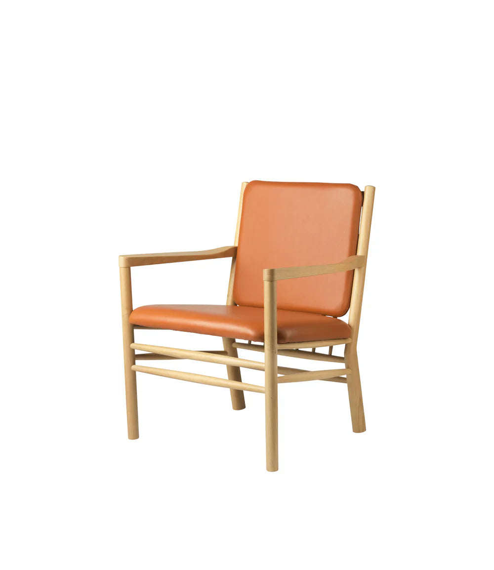 FDB Møbler Armchair in solid oak (cognac), designed by Ole Jørgensen