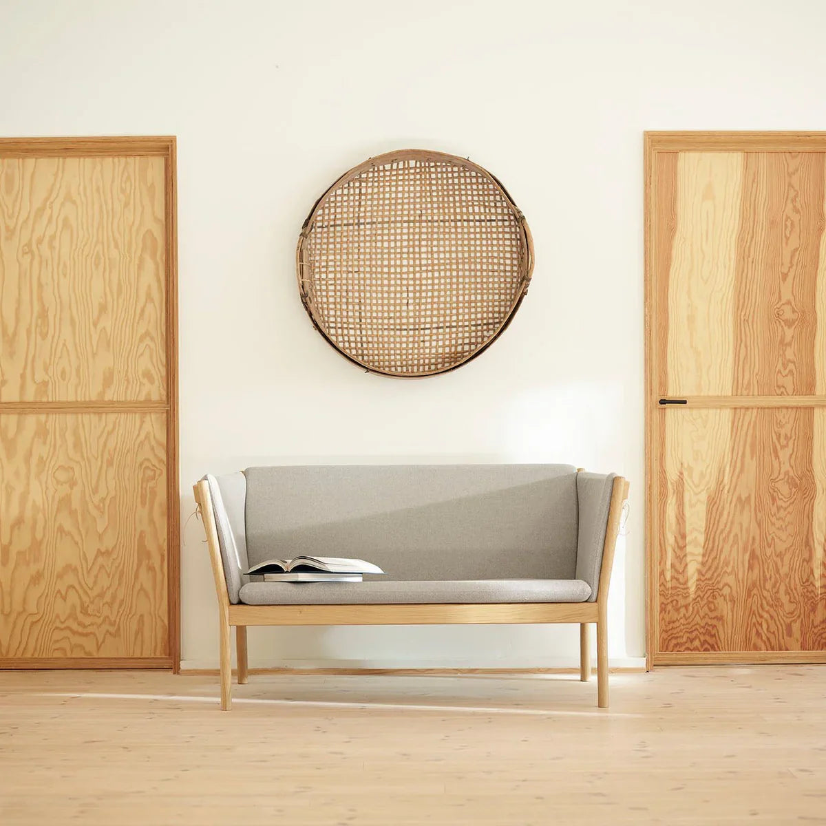 FDB Møbler 2-Person couch in solid oak (beige), designed by Ole Jørgensen