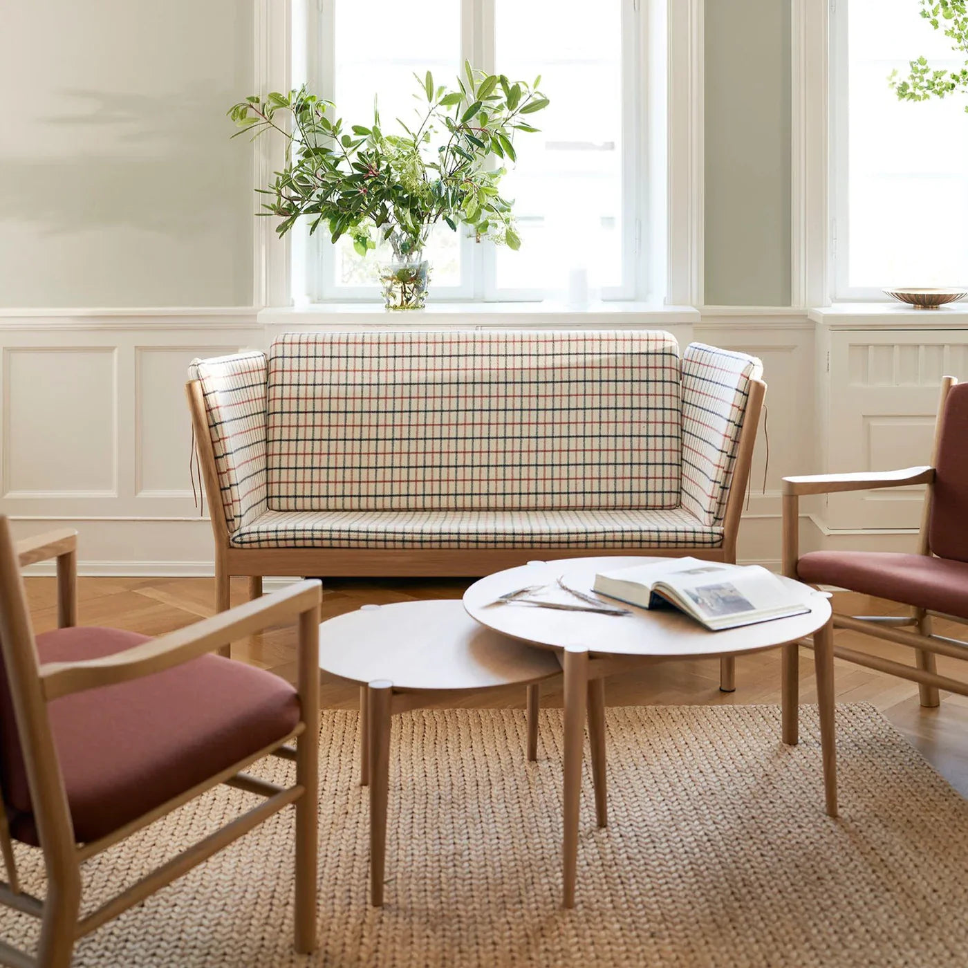 FDB Møbler 2-Person couch in solid oak (red), designed by Ole Jørgensen