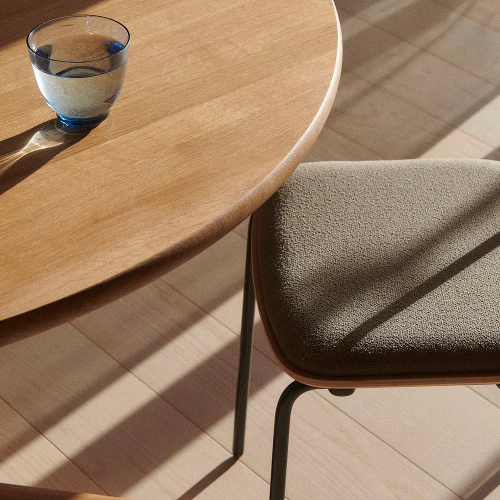 J182 Holmen Stackable Chair