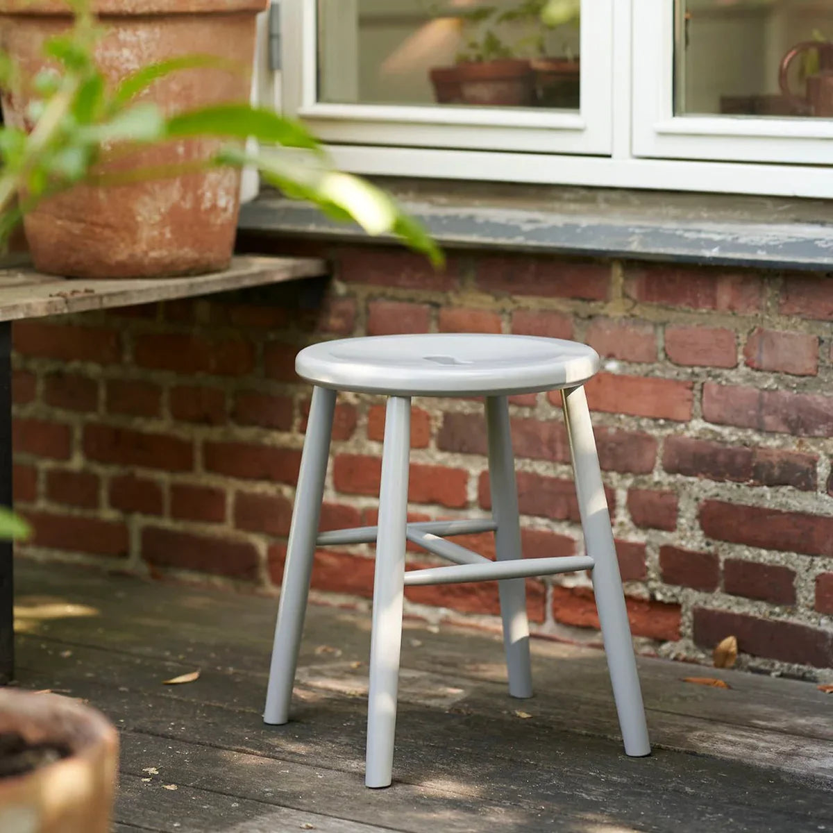 FDB Møbler - Stool in solid beech (beech pebble grey painted waterbased), designed by Børge Mogensen