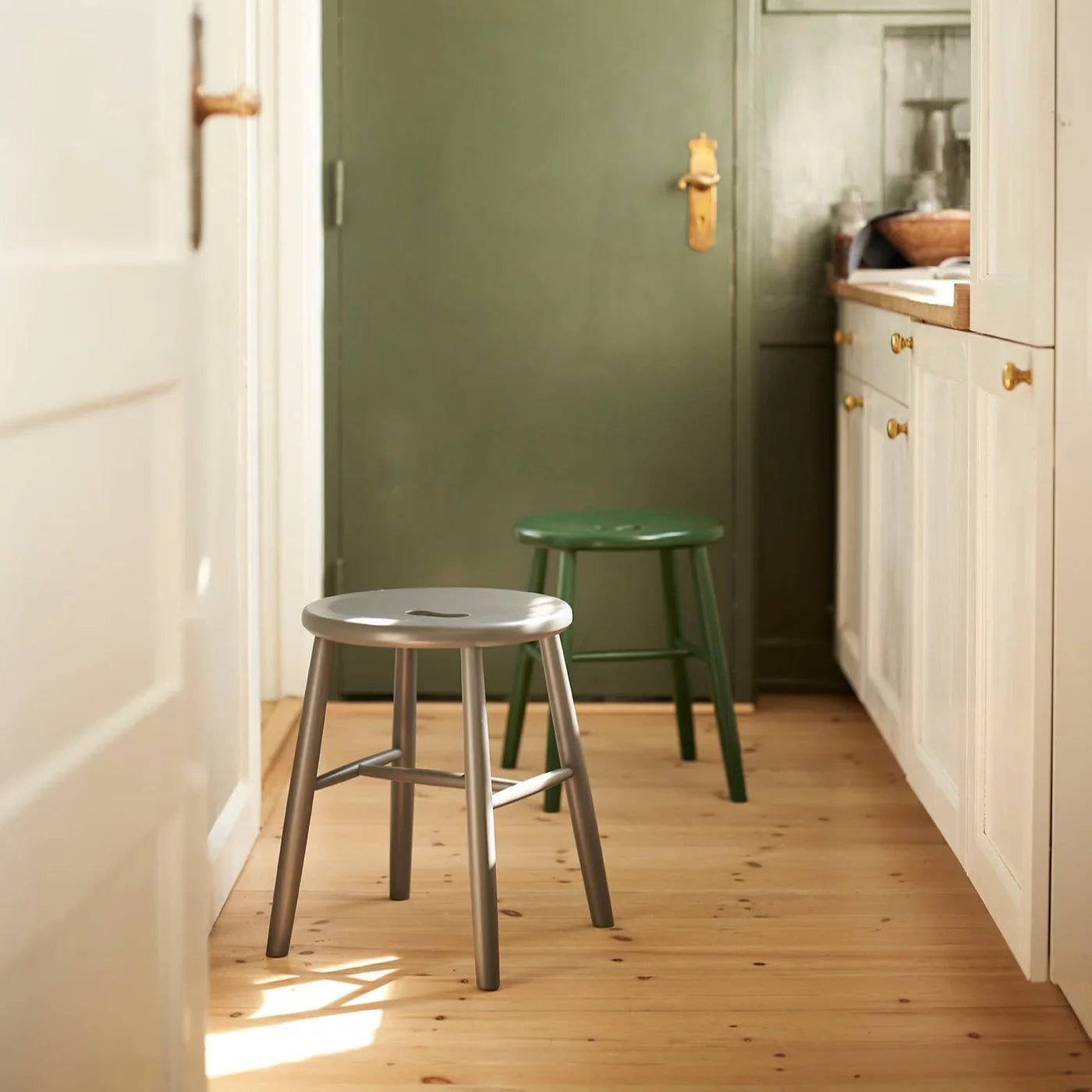 FDB Møbler - Stool in solid beech (beech pebble grey painted waterbased), designed by Børge Mogensen