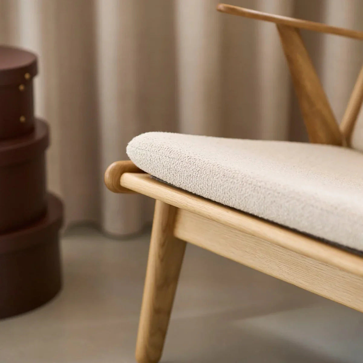 FDB Møbler J53 - Armchair Monza Beige in solid oak (armchair monza beige), designed by Poul M. Volther