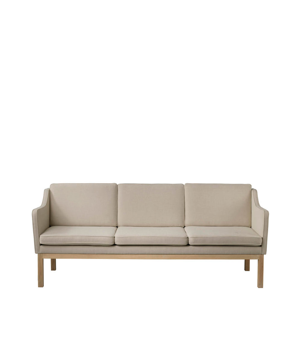 FDB Møbler MK46 Mogens Koch 3-Person couch in solid oak (beige), designed by Mogens Koch
