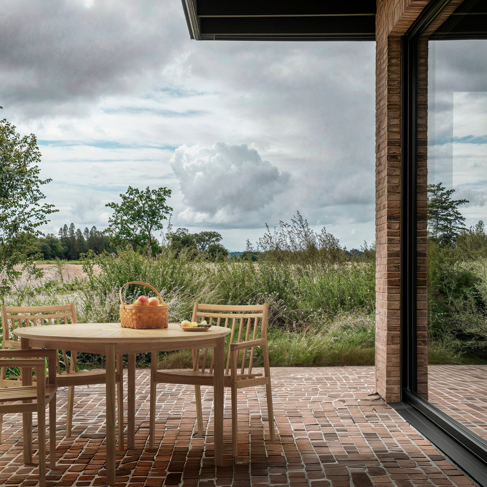 FDB Møbler Sammen Round garden table in solid oak, designed by Thomas Alken