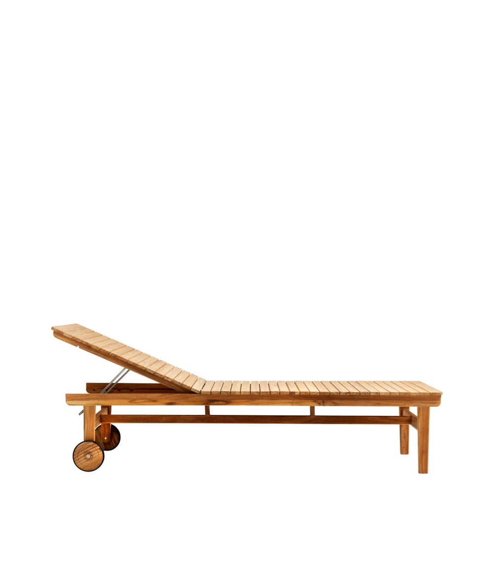 FDB Møbler Sammen Sun Lounger in natural, designed by Thomas Alken