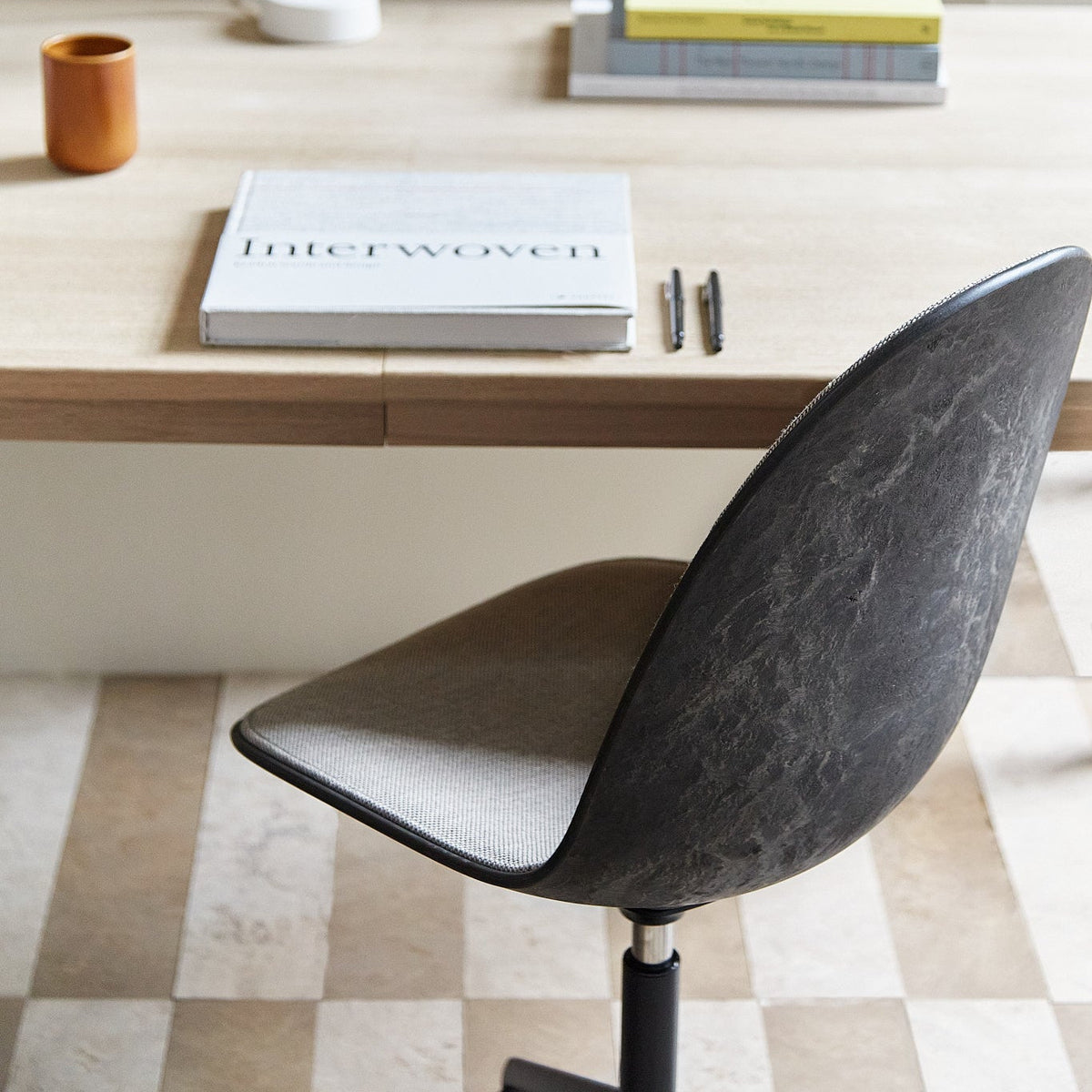 Mater Eternity Swivel Chair with Wheels in upholstered beige Re-wool, styled in an interior setting