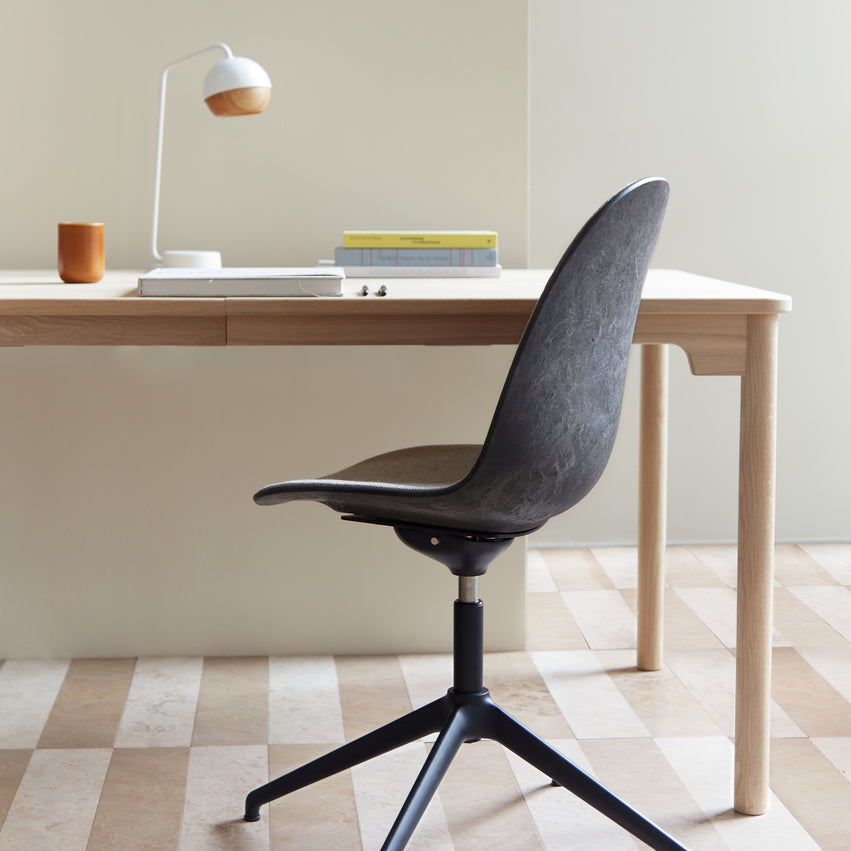 Mater Eternity Swivel Chair with Wheels in upholstered beige Re-wool, styled in an interior setting