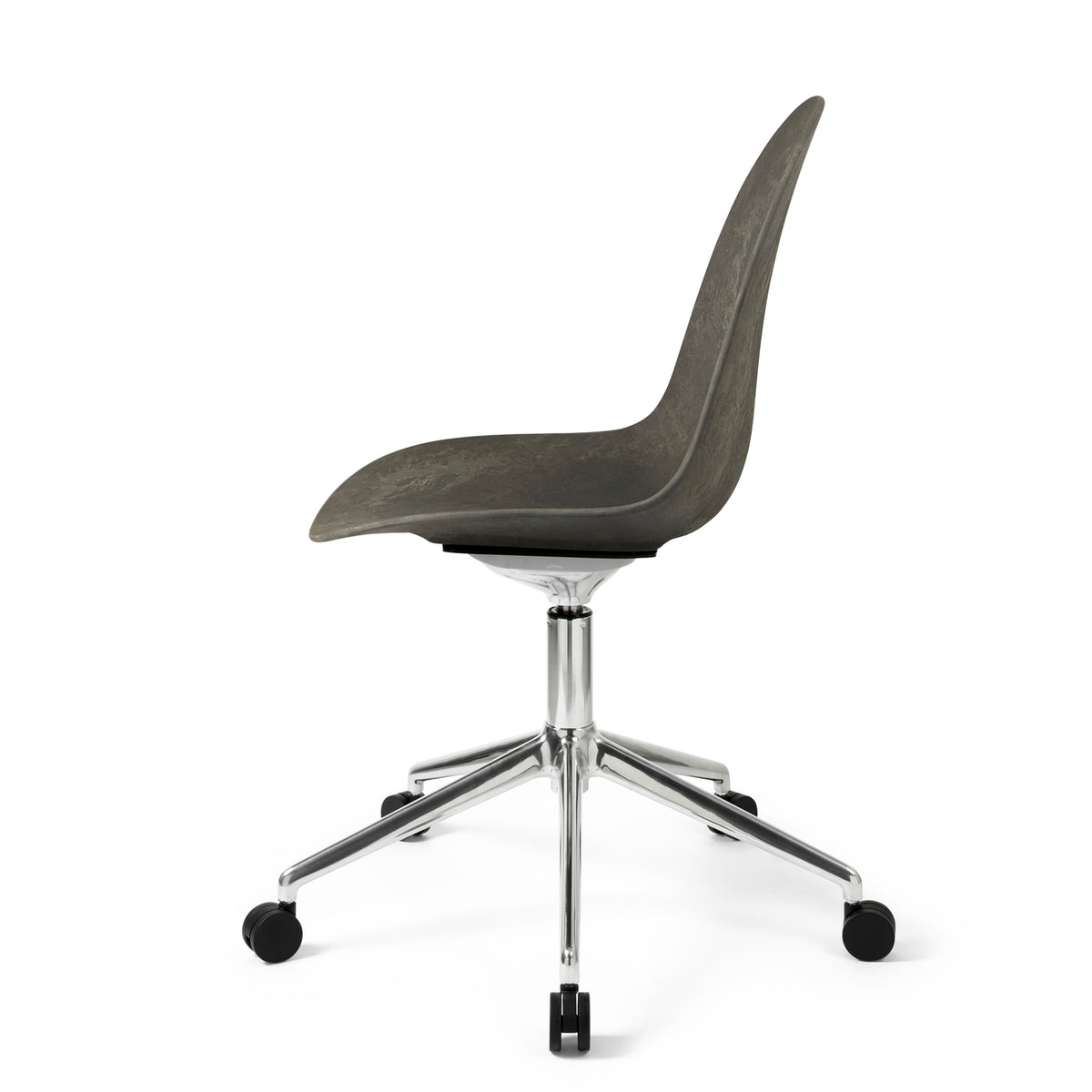Mater Eternity Swivel Chair with Wheels in Coffee Waste Dark, Matek shell on a recycled aluminum base