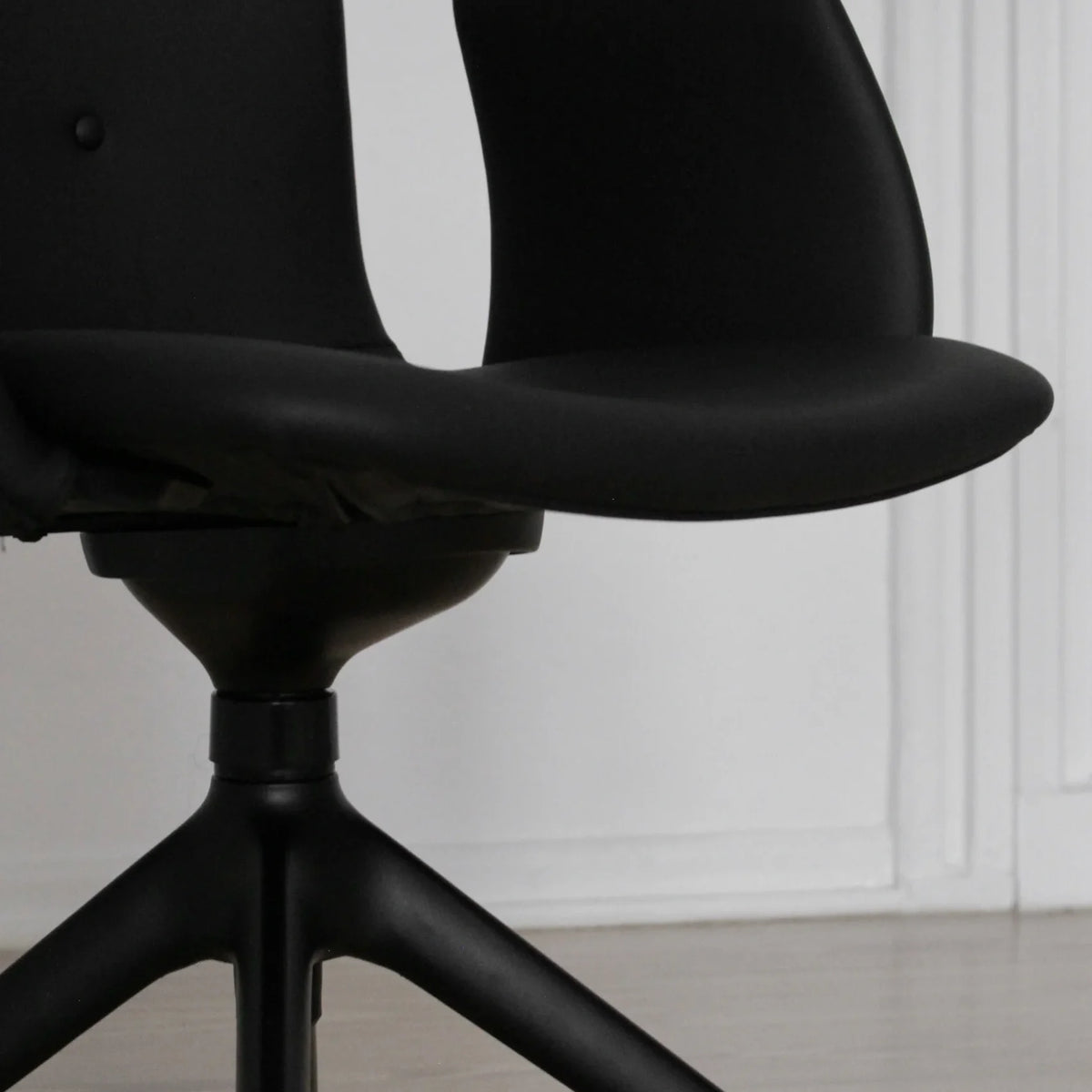 Primum Swivel Dining Chair with Arms - Black Leather, Black Steel Base