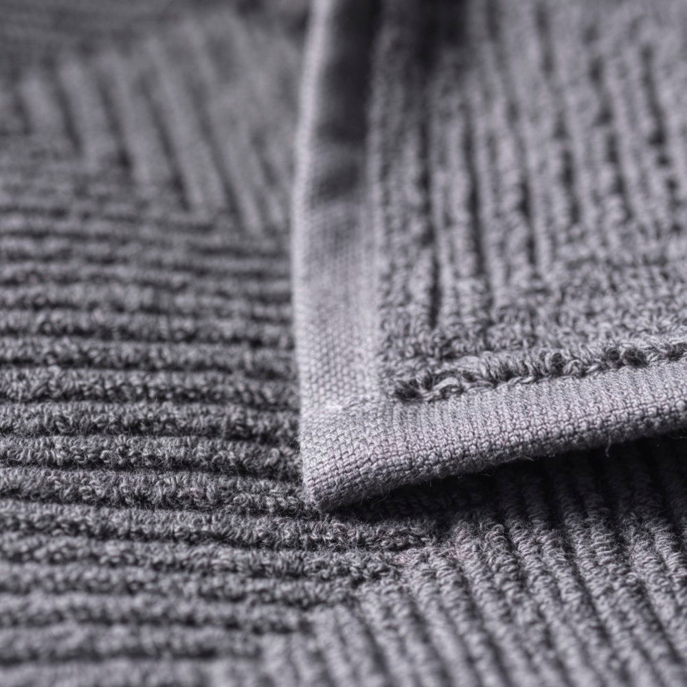 FDB Møbler - Kirkeby - Towel Set in solid oak (granite gray)