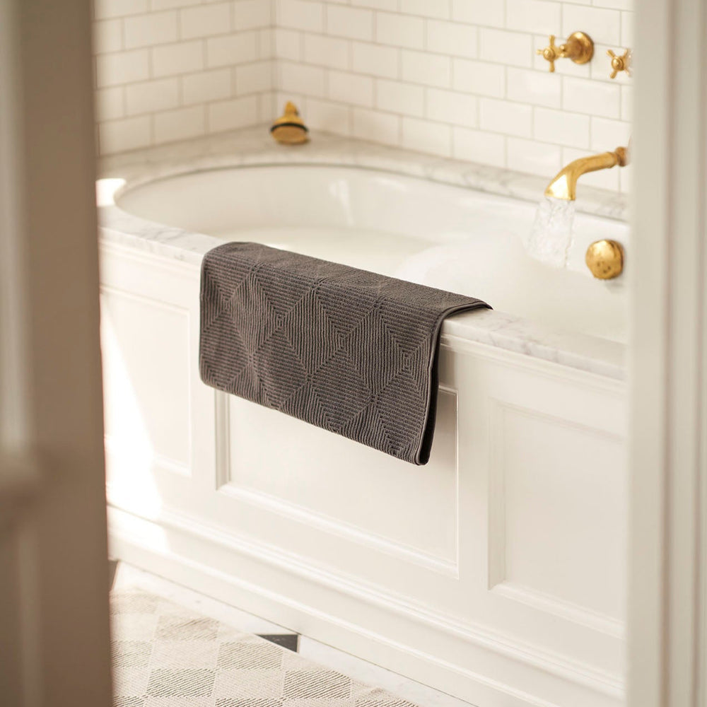 FDB Møbler - Kirkeby - Towel Set in solid oak (granite gray)