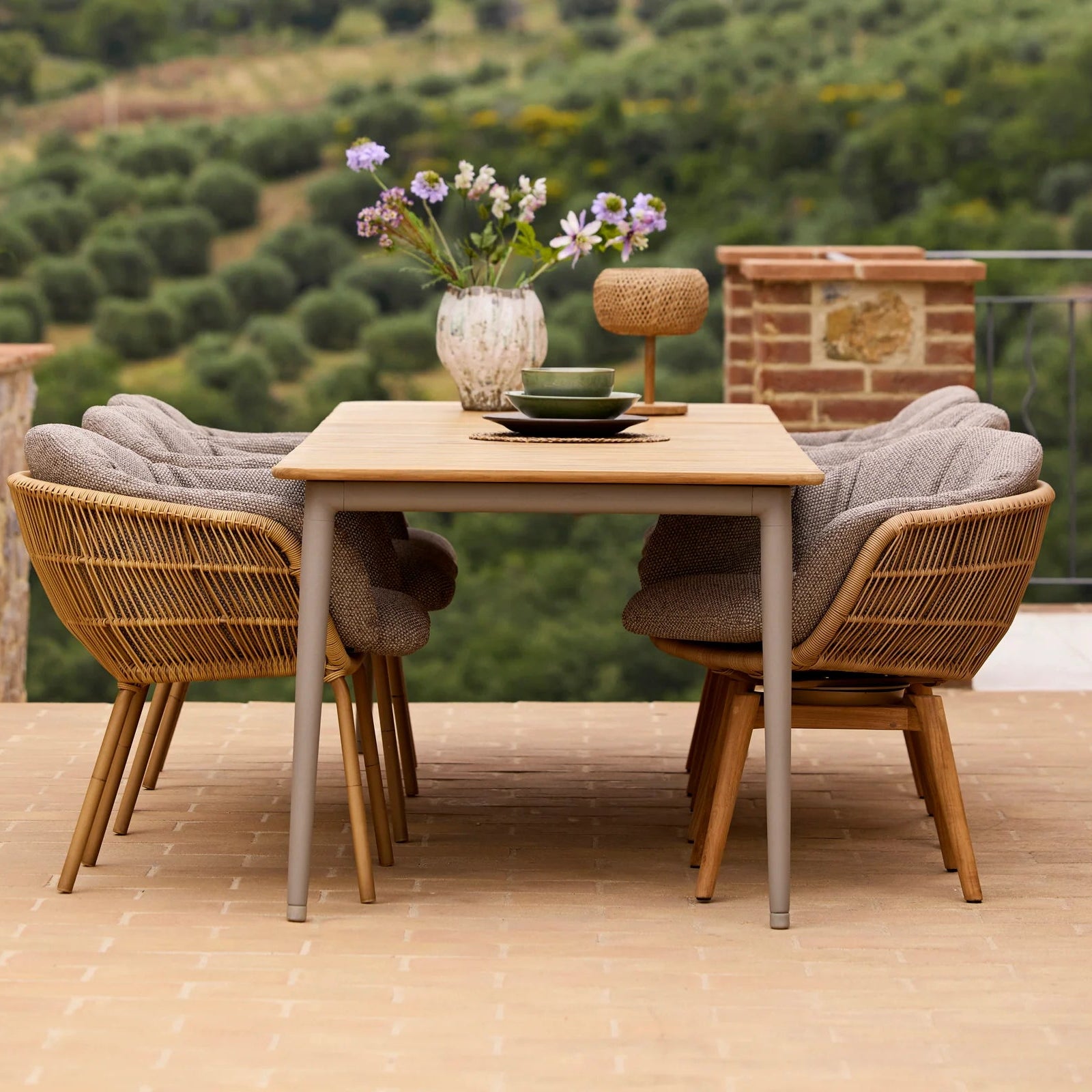 Core Dining Table
