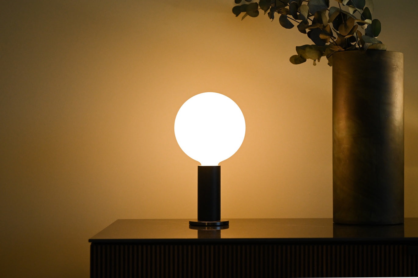 Knuckle Table Lamp & Sphere IV Bulb