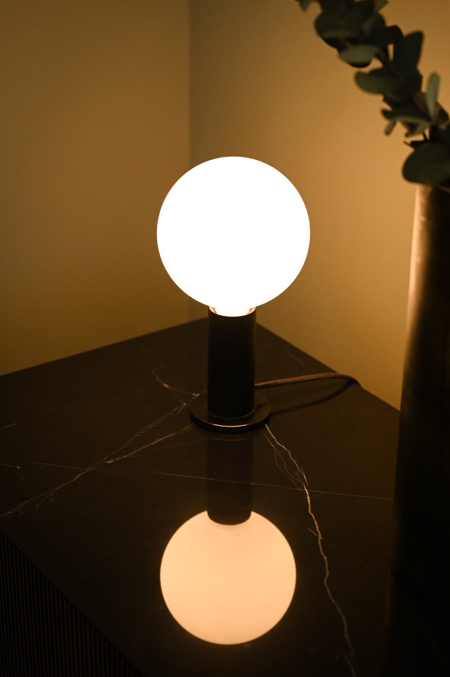 Knuckle Table Lamp & Sphere IV Bulb