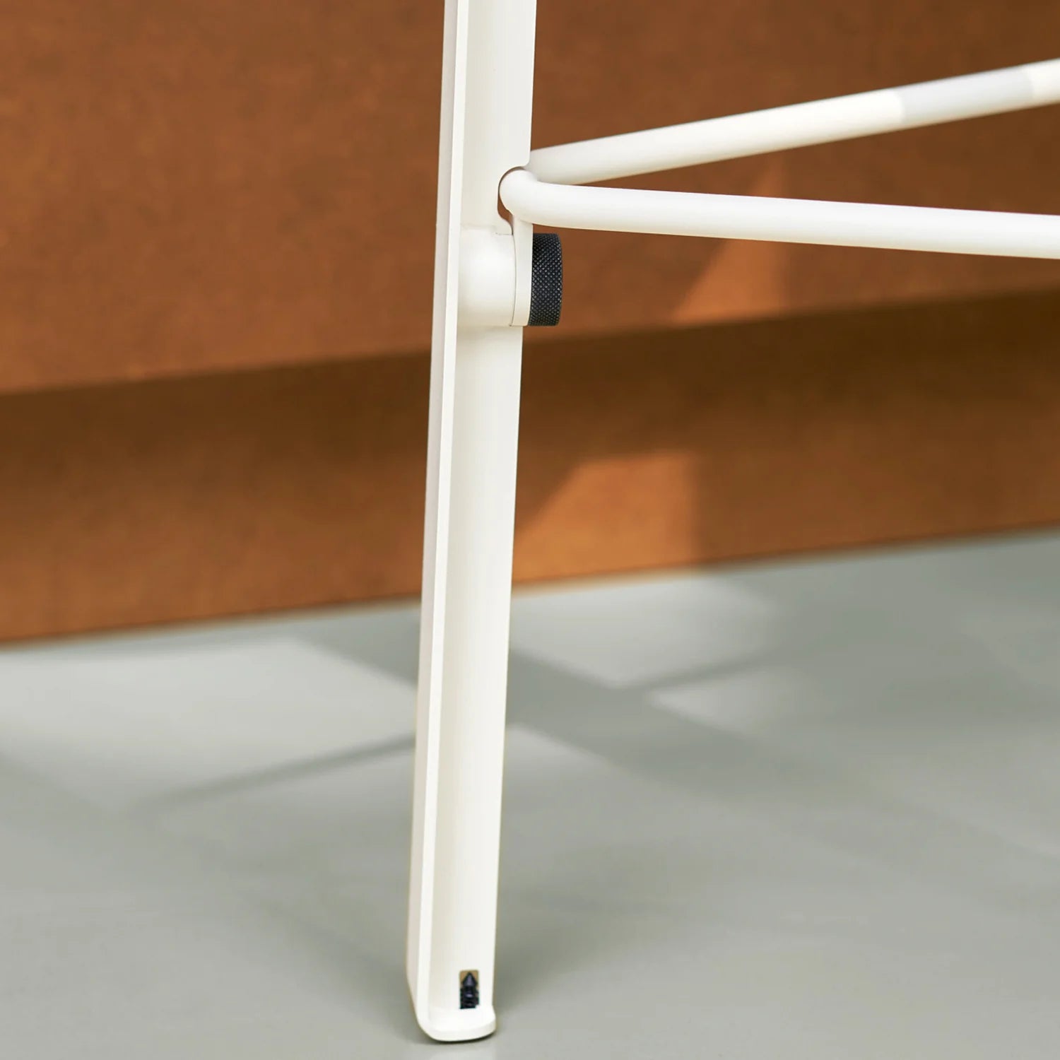 Tiptoe LOU Bar Stool