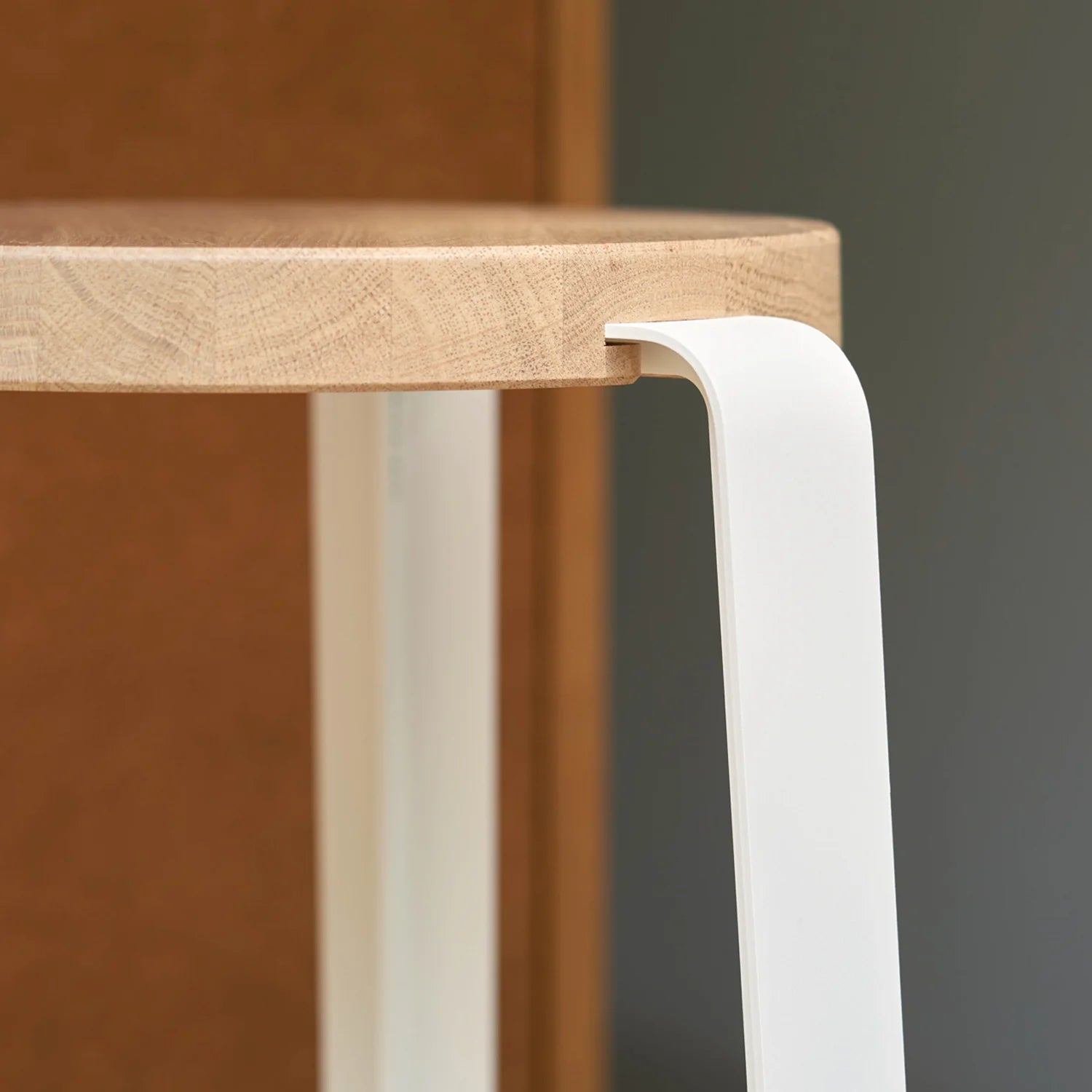 Tiptoe LOU Bar Stool