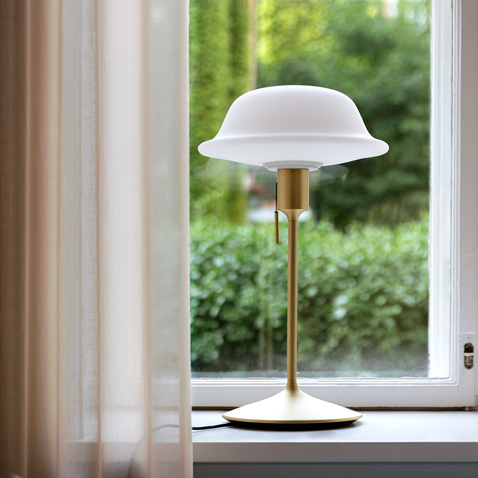 UMAGE Butler Santé Table Lamp, White