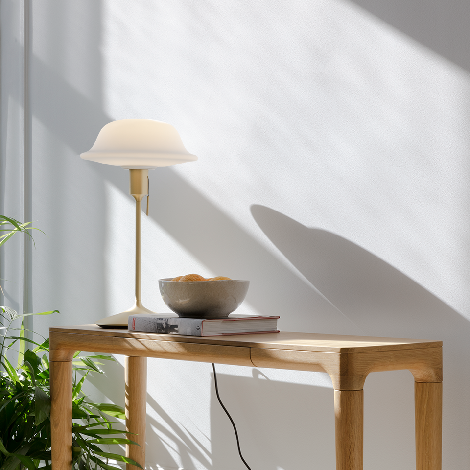 UMAGE Butler Santé Table Lamp, White