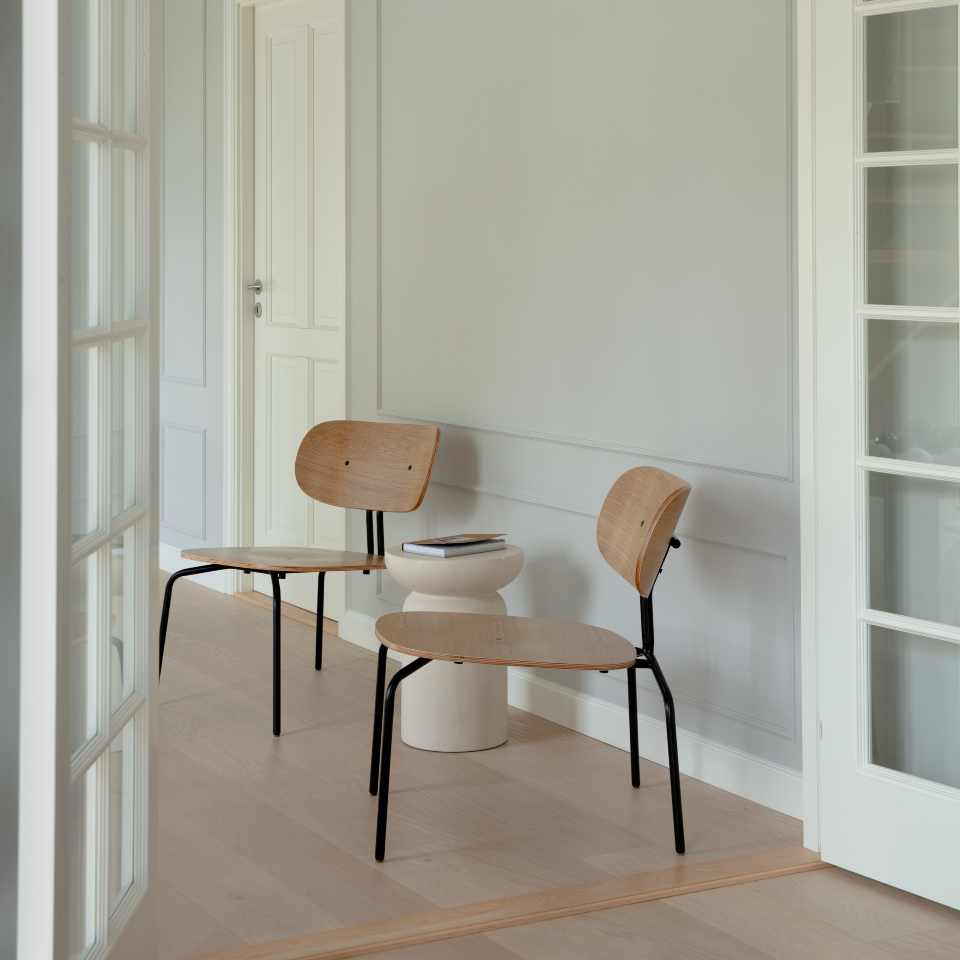 UMAGE Curious Lounge Chair, Black Legs