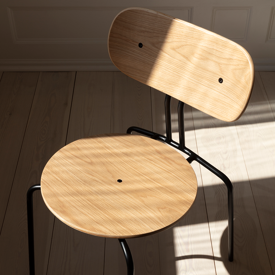 UMAGE Curious Chair, Black Legs