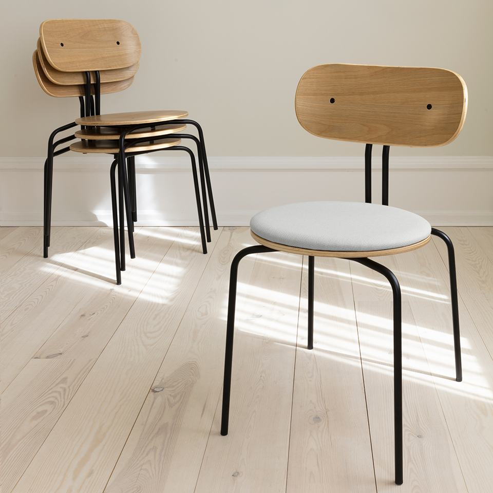 UMAGE Curious Chair, Black Legs