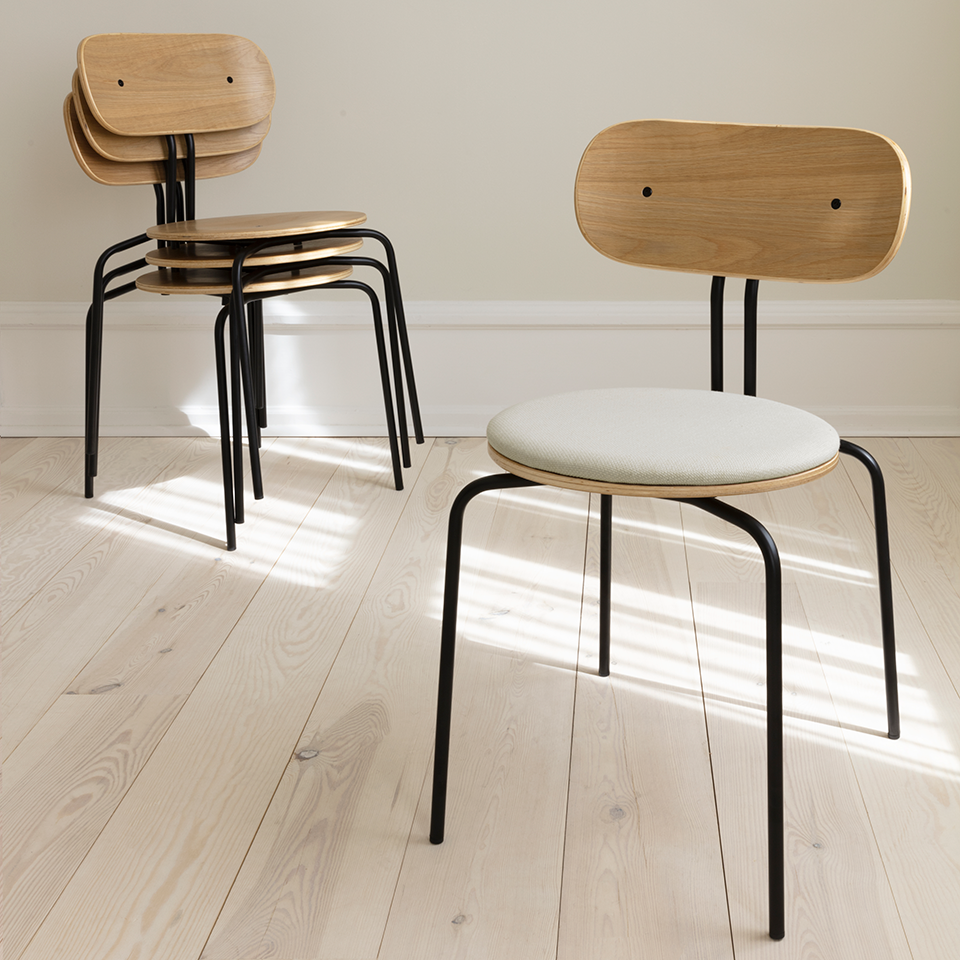 UMAGE Curious Chair, Black Legs