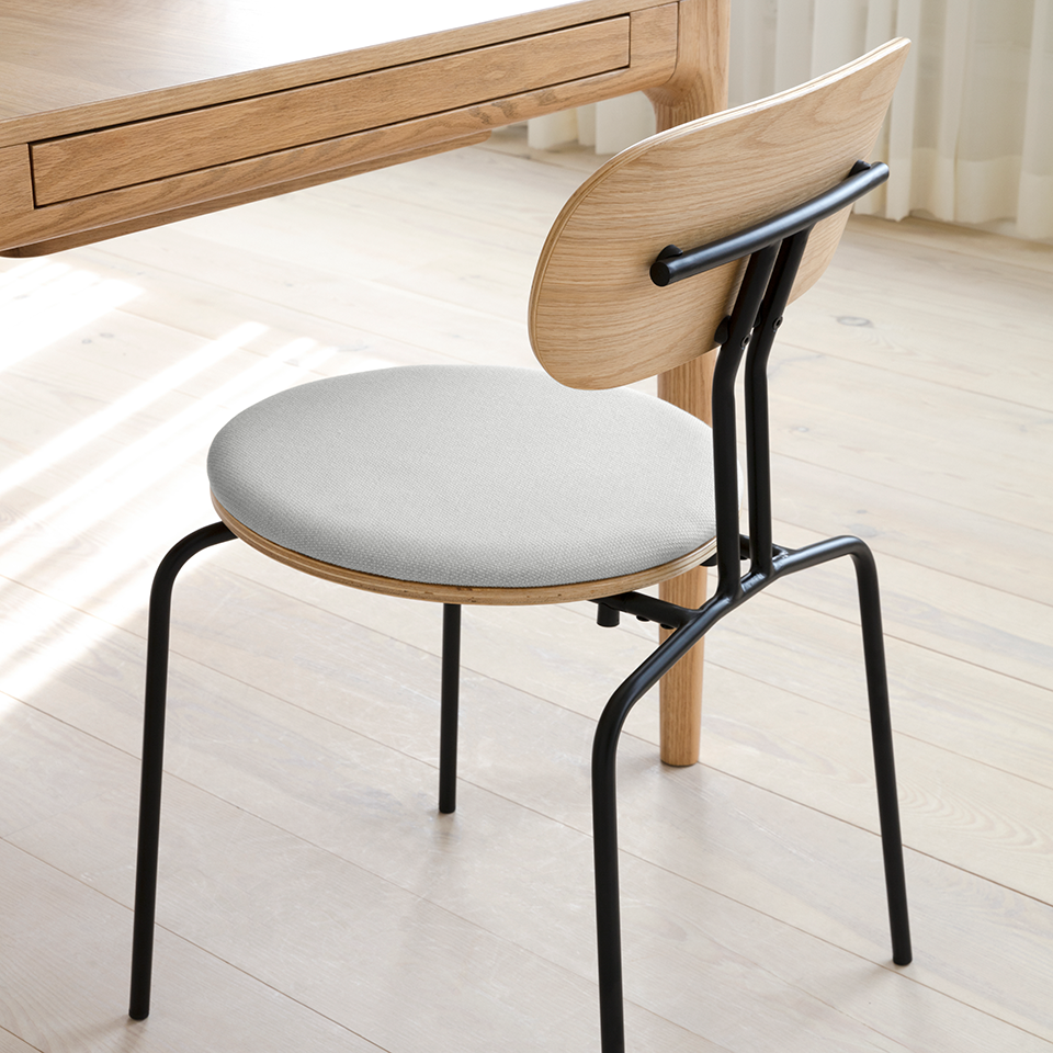 UMAGE Curious Chair, Black Legs