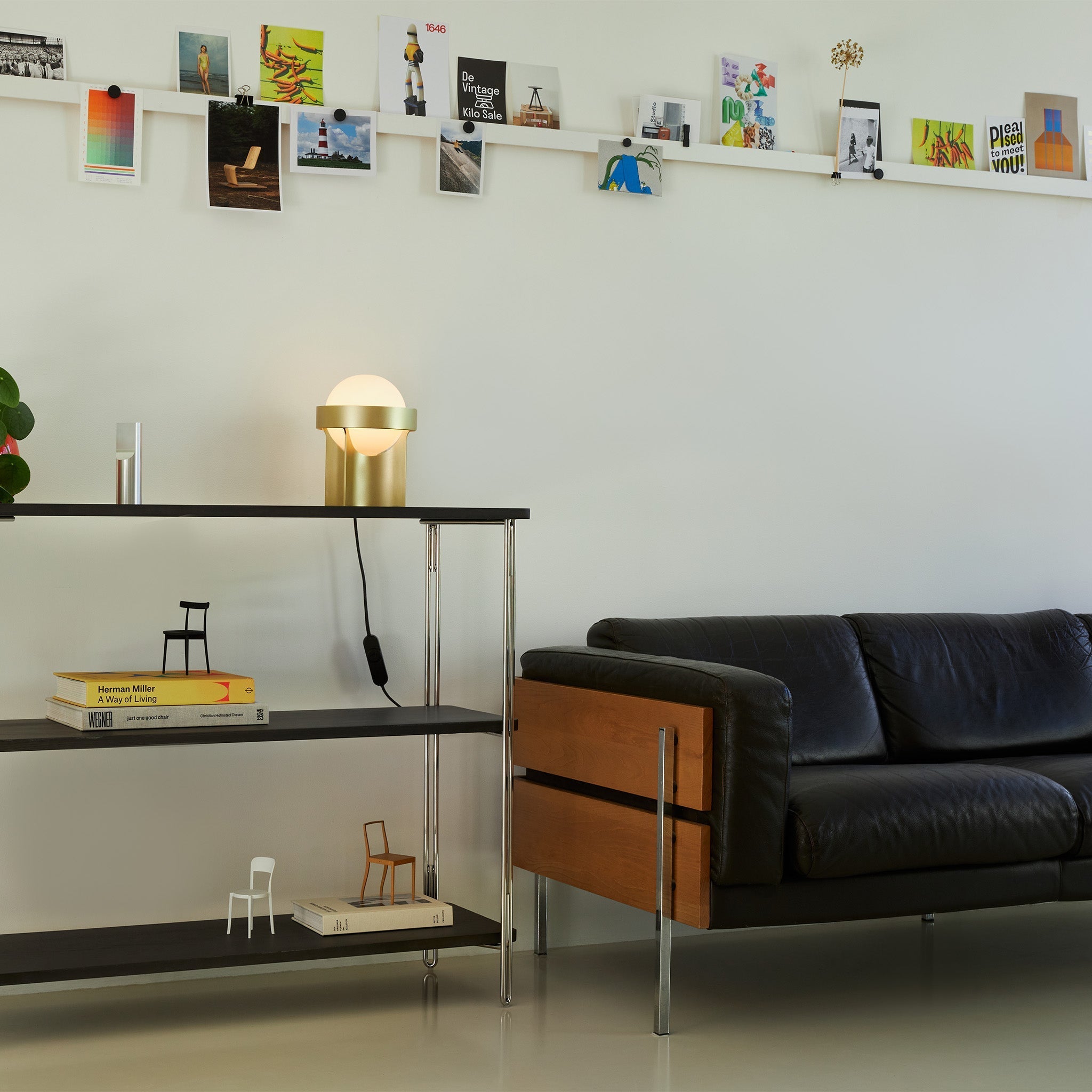 Loop Table Lamp in Gold, living room lifestyle