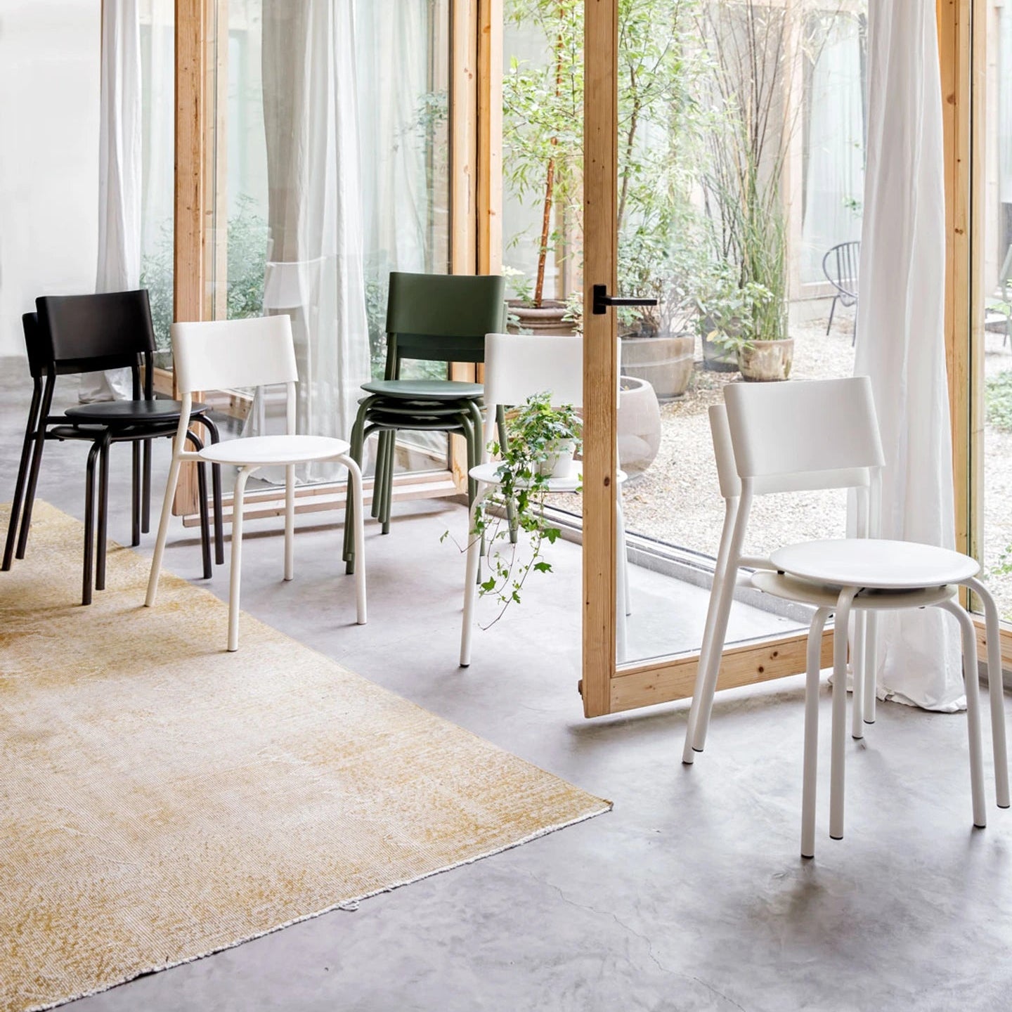 Tiptoe SSDr Recycled Plastic Dining Chair