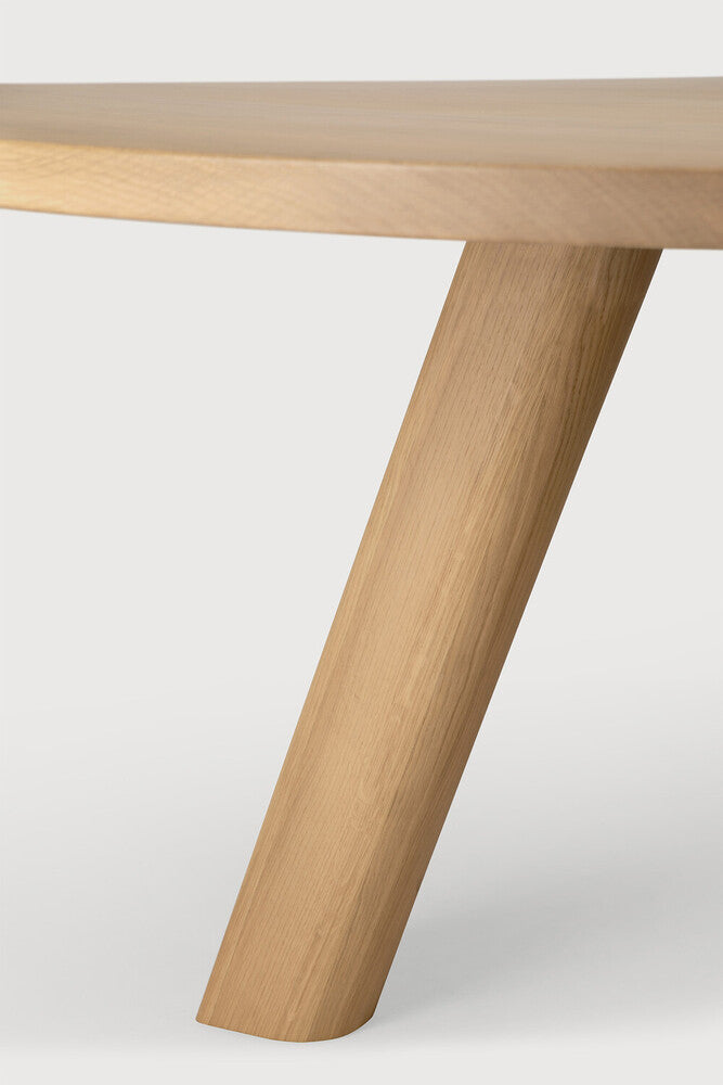 Detail of Ethnicraft Unda Dining Table showing the oak grain and hardwax oil finish
